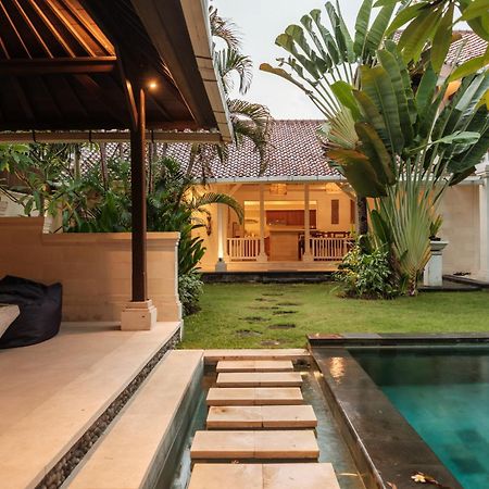 Uma Lima Villa Batu Belig - Close To The Beach Canggu Exteriör bild