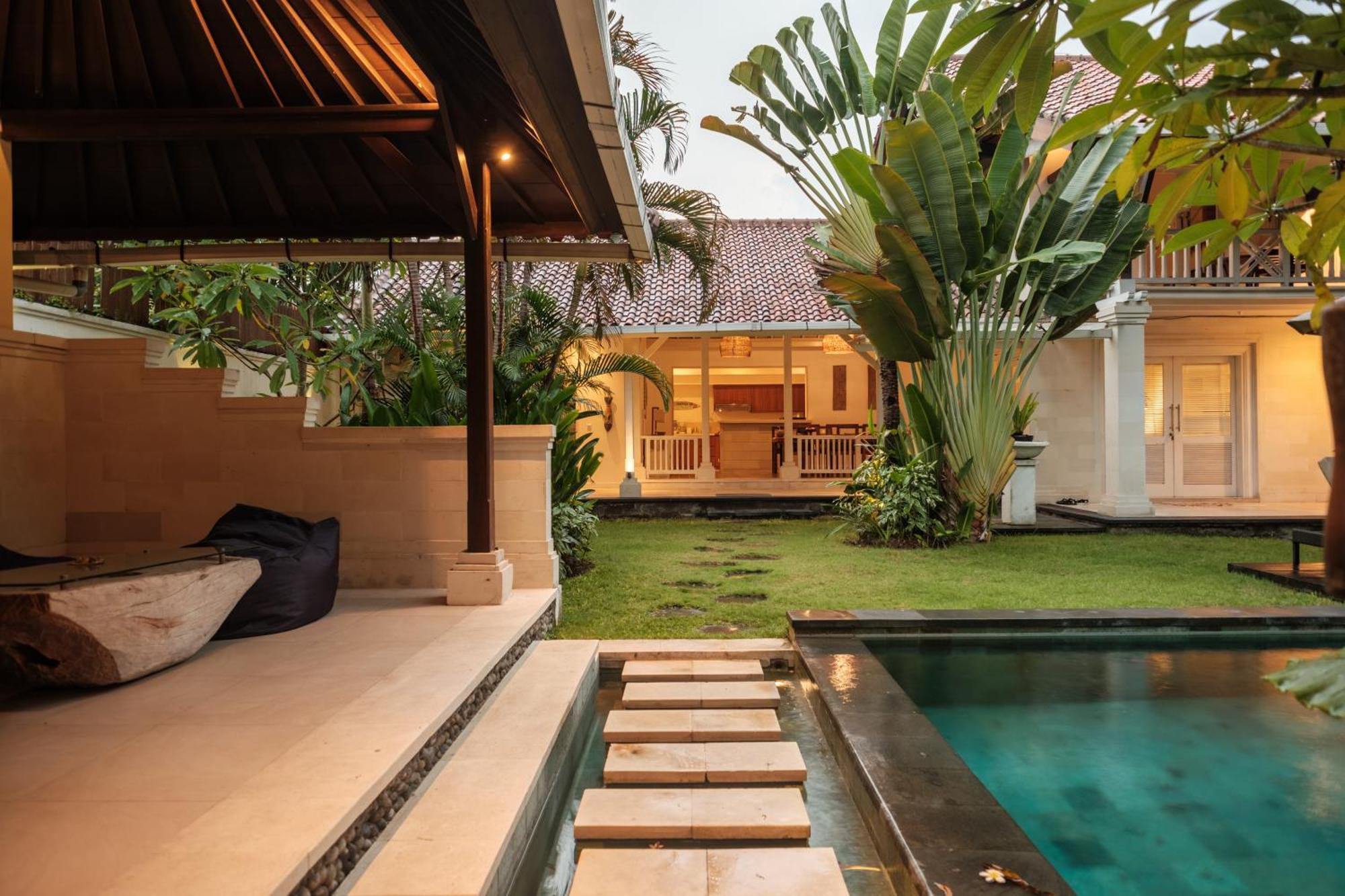 Uma Lima Villa Batu Belig - Close To The Beach Canggu Exteriör bild
